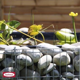 Laghetto artificiale da giardino con gabbione rotondo metallico a riempimento con pietre