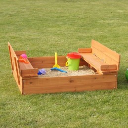 Sabbiera per bambini con panchine in legno