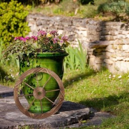 Ruota da carro decorativa in legno per giardino