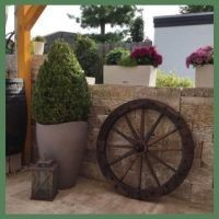 Decorazioni giardino e gabbioni metallici per orto rialzato